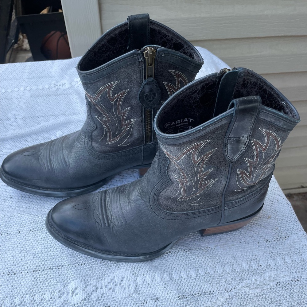 ARIAT Womens Booties